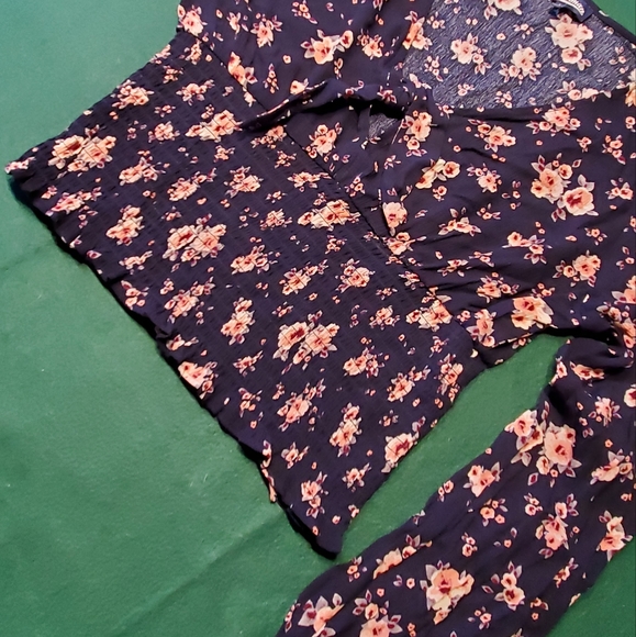 Freshman floral top - Picture 11 of 15